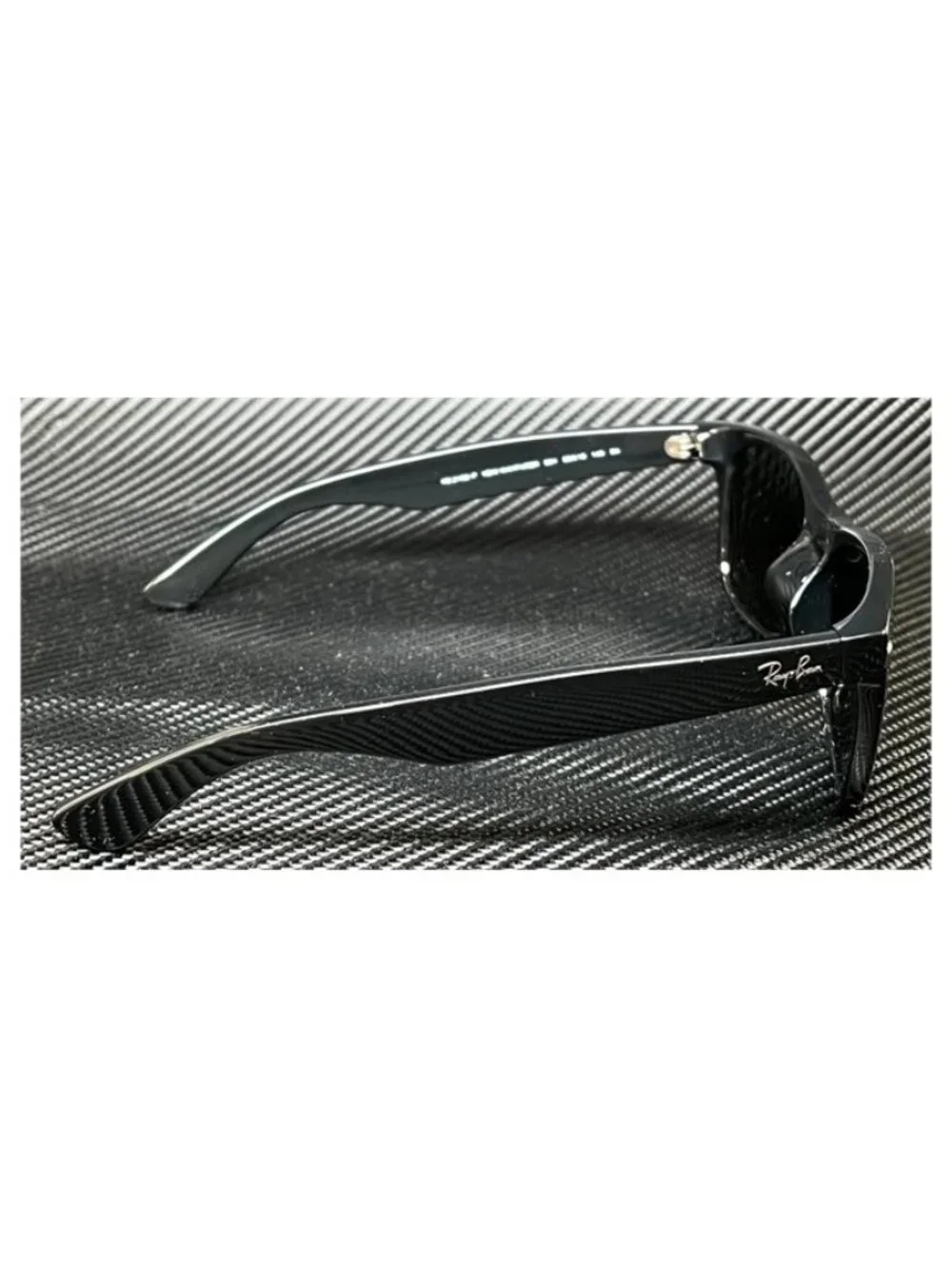 New Ray Ban Men  Black Sunglasses  58- 18- 140